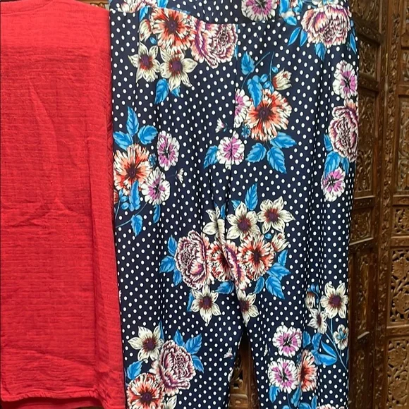 Blue Floral Ankle Cropped Pants - Picture 9 of 9